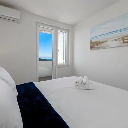 Apartment Luka 3 *