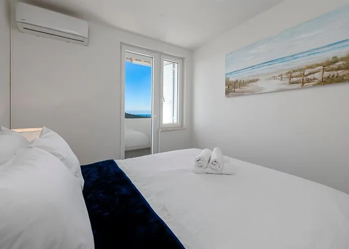 Apartment Luka 3 *